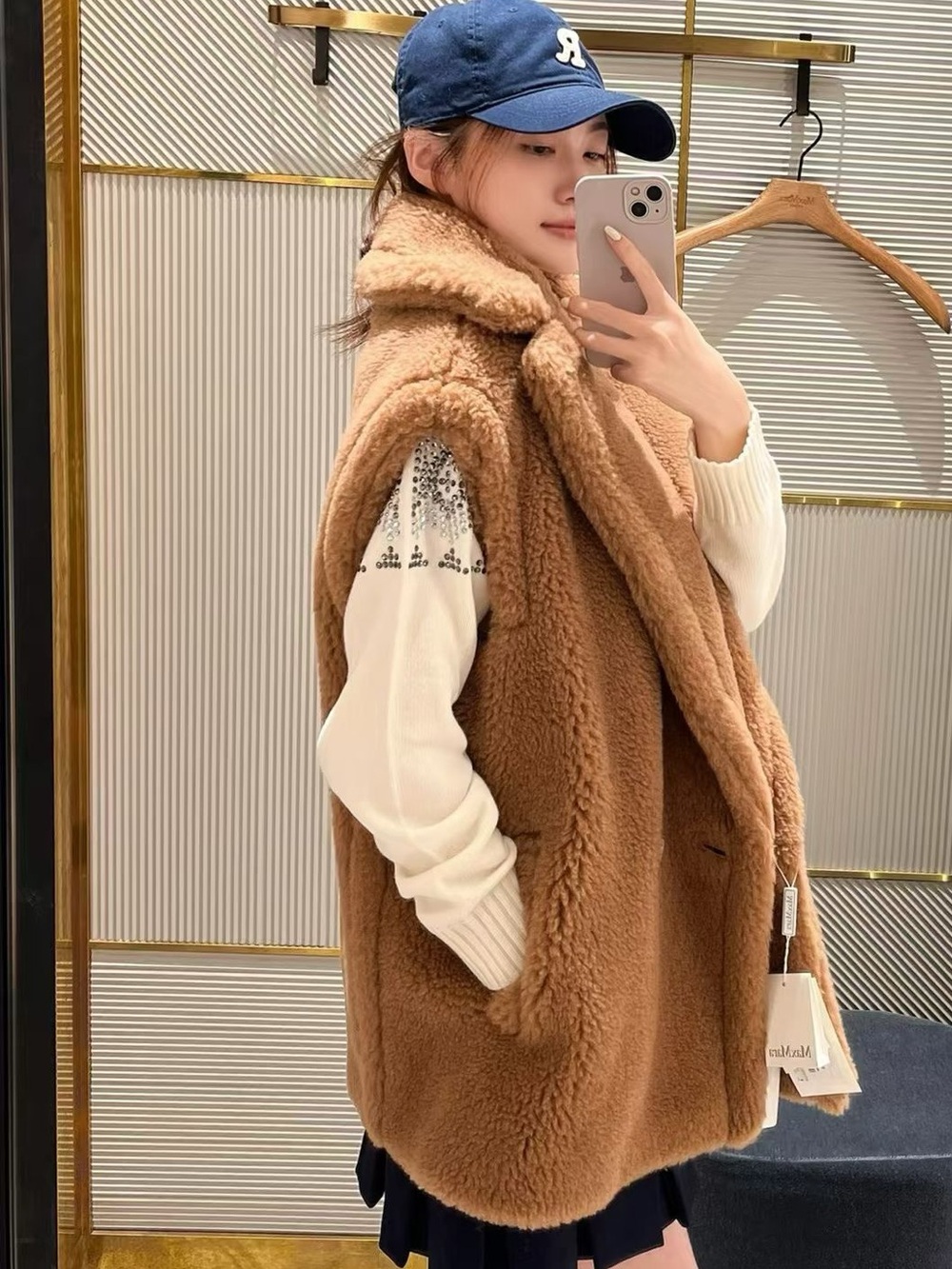🚩steal MaxMara Camel Shearling Teddy Vest - Picture 5 of 5